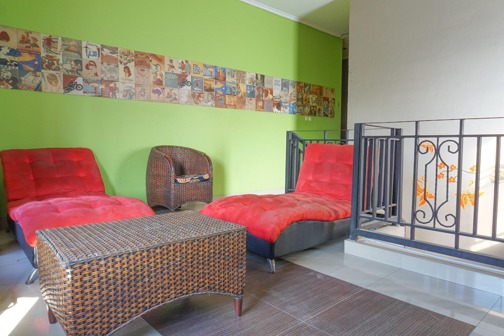 Hotel Reddoorz Near Kemang Square Yakarta Exterior foto