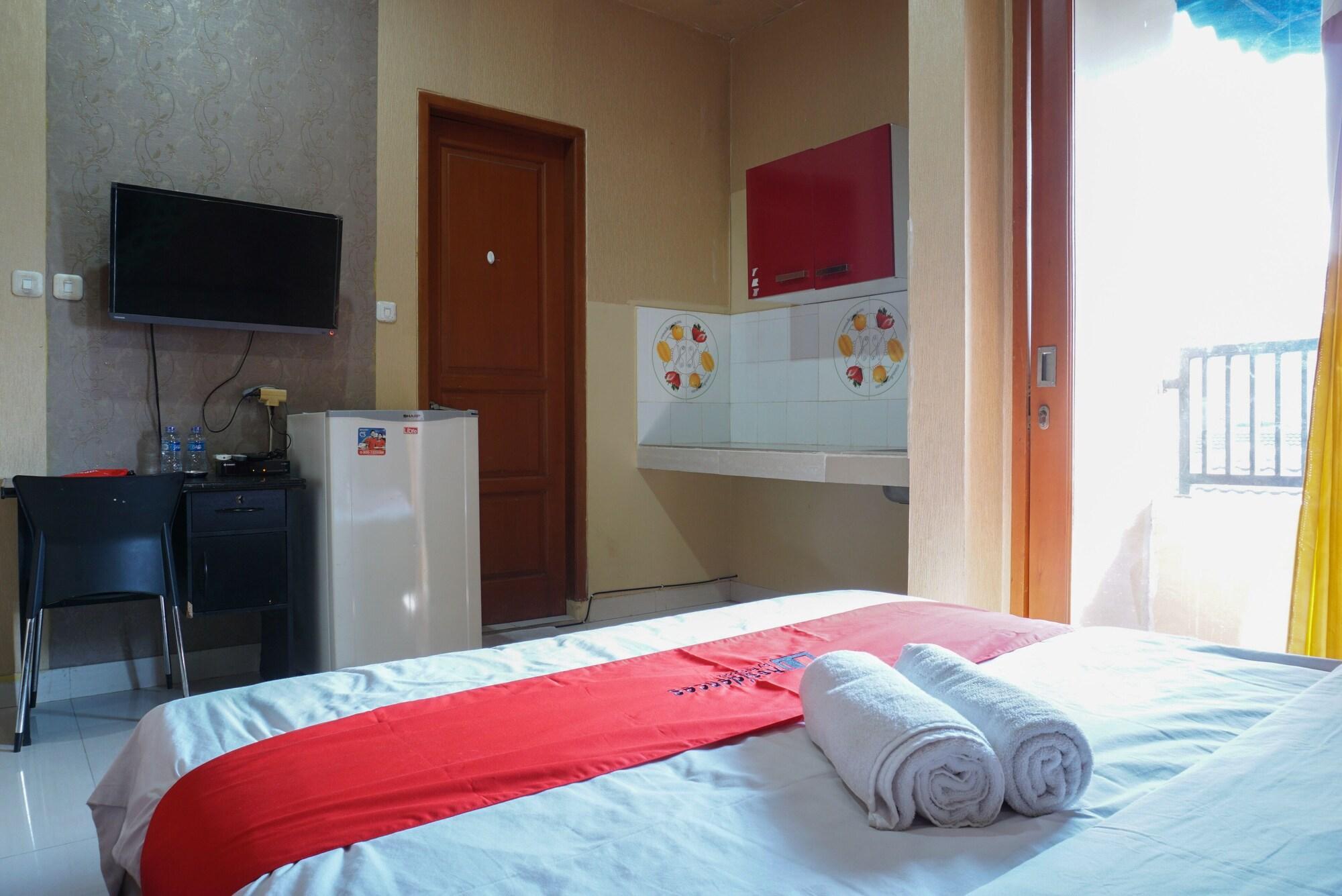 Hotel Reddoorz Near Kemang Square Yakarta Exterior foto