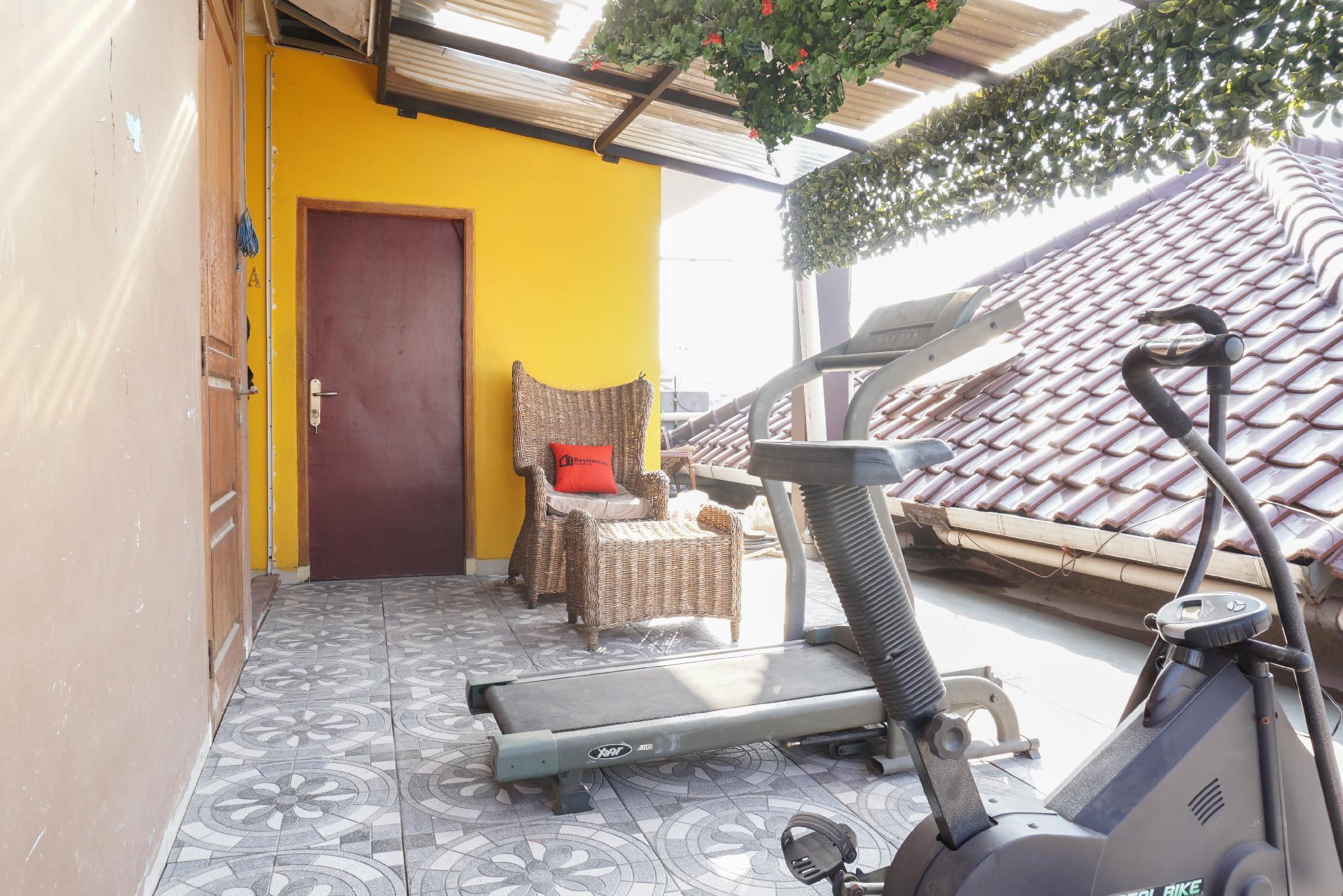 Hotel Reddoorz Near Kemang Square Yakarta Exterior foto