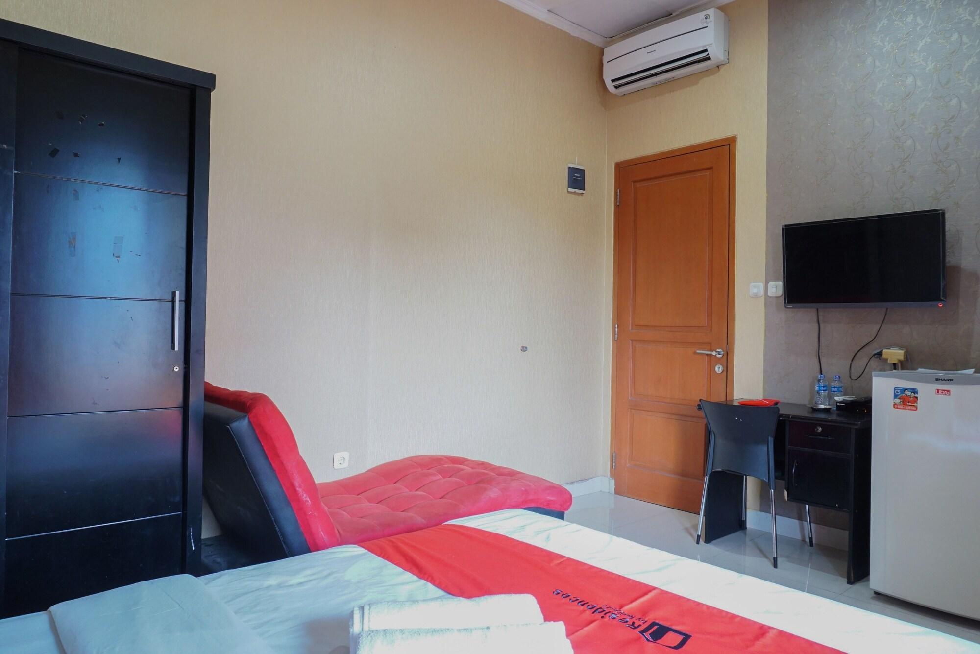 Hotel Reddoorz Near Kemang Square Yakarta Exterior foto