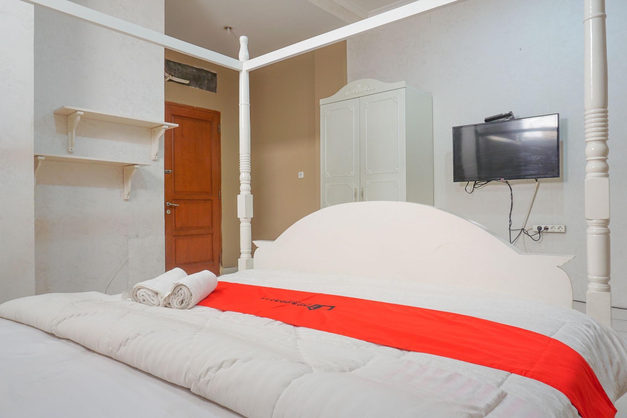 Hotel Reddoorz Near Kemang Square Yakarta Exterior foto