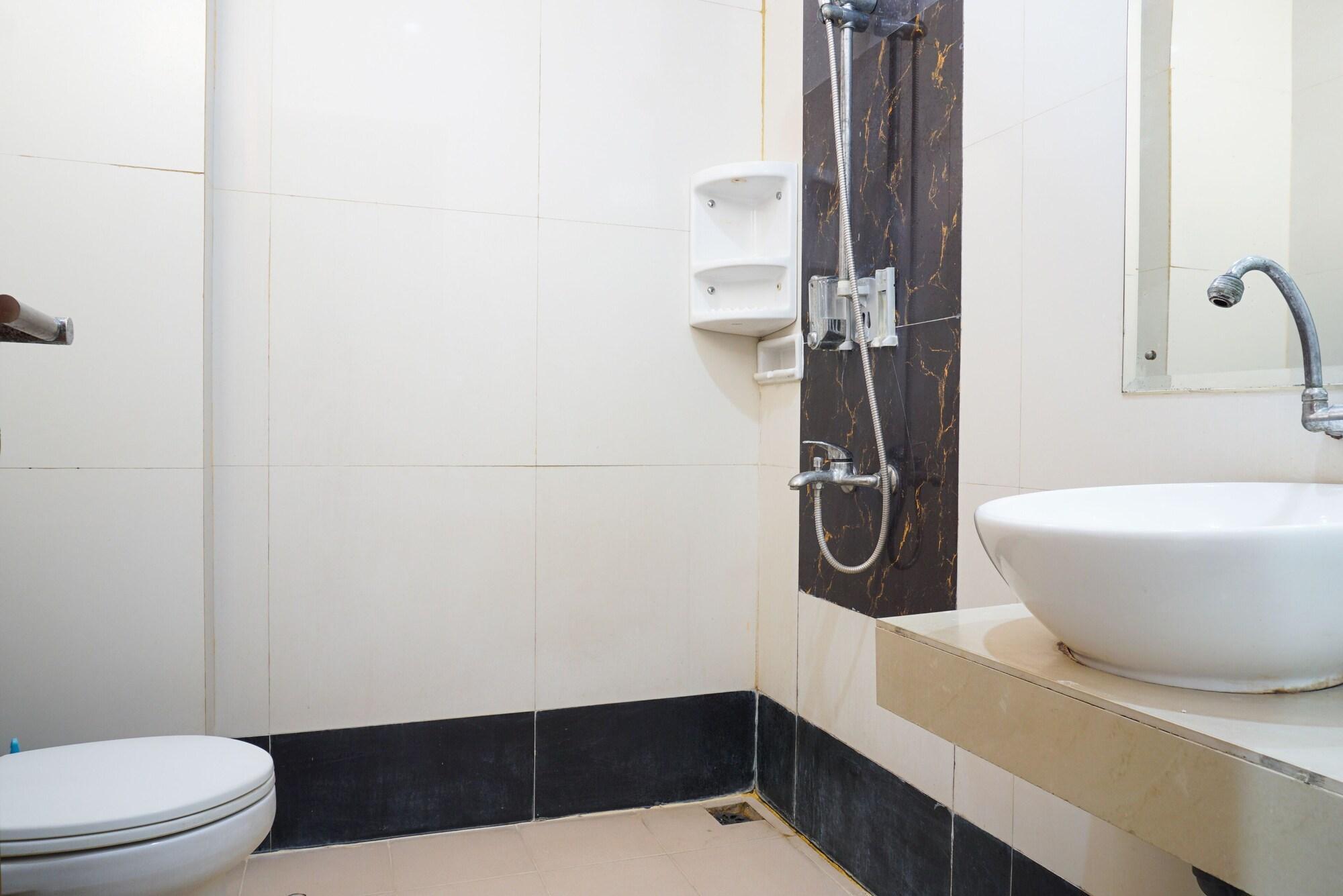 Hotel Reddoorz Near Kemang Square Yakarta Exterior foto