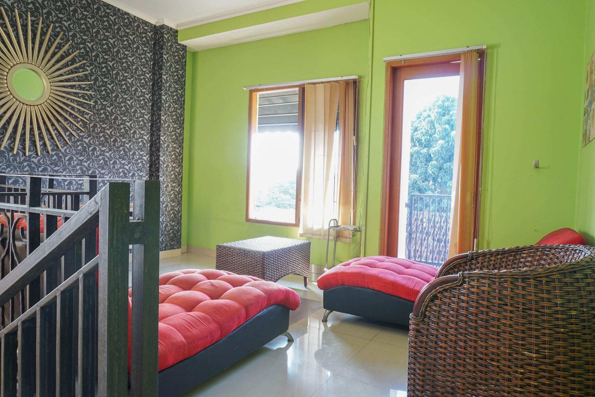 Hotel Reddoorz Near Kemang Square Yakarta Exterior foto
